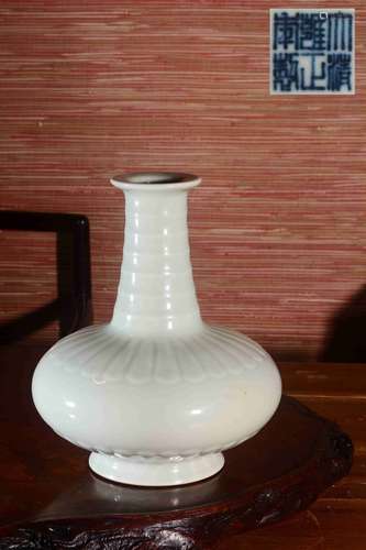 Chinese White Glazed Porcelain Vase,Mark