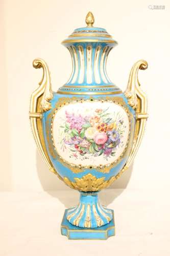 Porcelain Sevrer Vase w Cover