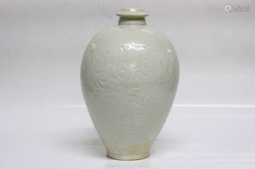 Chinese White Glazed Vase