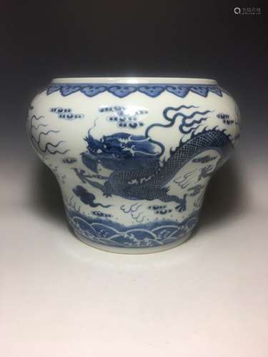 Qing Dynasty Chinese Blue and White Porcelain Jar