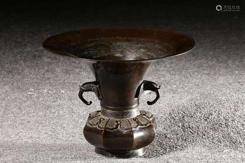 A JAPANESE BRONZE VASE.ANTIQUE