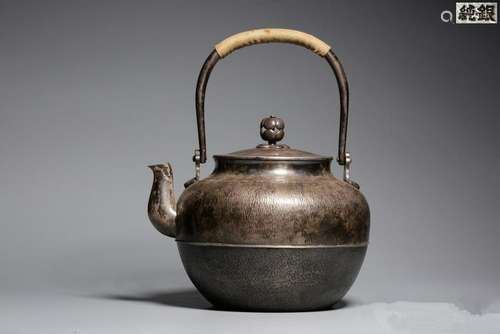 A JAPANESE TEAPOT AND COVER.ANTIQUE