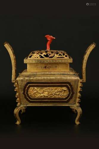 A CARVED GILT-BRONZE CENSER AND COVER.QING PERIOD