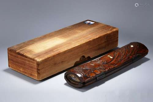 A CARVED BAMBOO BOX AN D COVER.QING PERIOD