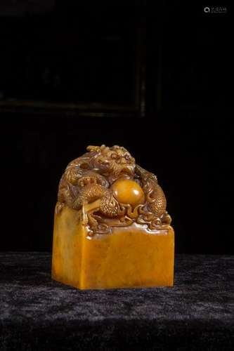 A CARVED TIANHUANGSTONE 'DRAGON' SEAL.ANTIQUE