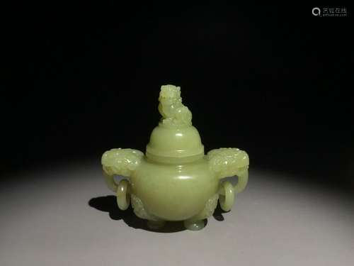 A CARVED YELLOW-JADE CENSER AND COVER.ANTIQUE