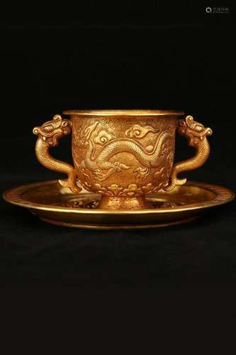 A CARVED GOLD 'DRAGON' CUP AND STAND.ANTIQUE