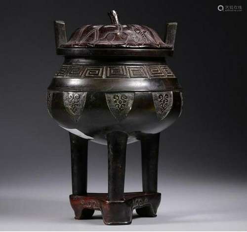 A BRONZE TRIPOD CENSER COVER.QING PERIOD