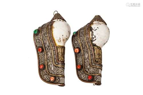 A PAIR OF GEM'S INLAID SILVER RITUAL CONCH SHELLS.QING