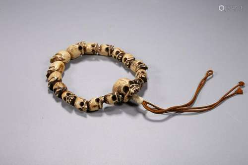 A CARVED BONE BRACELET.ANTIQUE