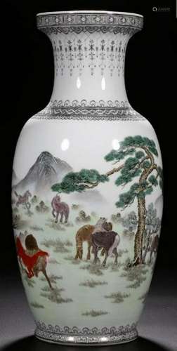 A FAMILLE-ROSE VASE.20TH CENTURY