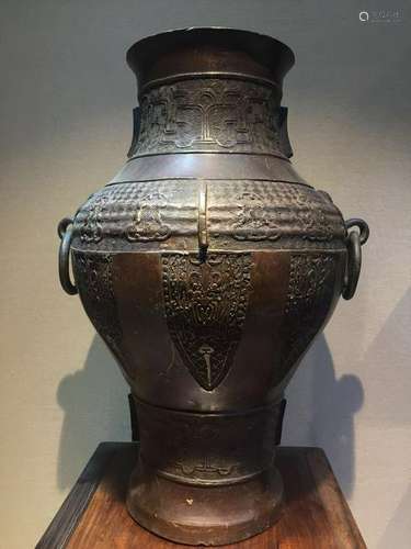 A BRONZE VASE.HU. QING PERIOD