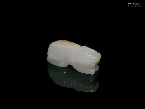 A CARVED WHITE JADE'BEAST' PENDANT.ANTIQUE