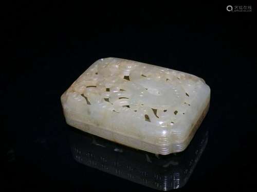 A CARVED WHITE JADE BOX AND COVER.QING PERIOD