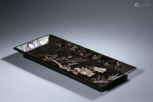 A PEARL SHELL-INLAID BLACK LACQUER TRAY.ANTIQUE