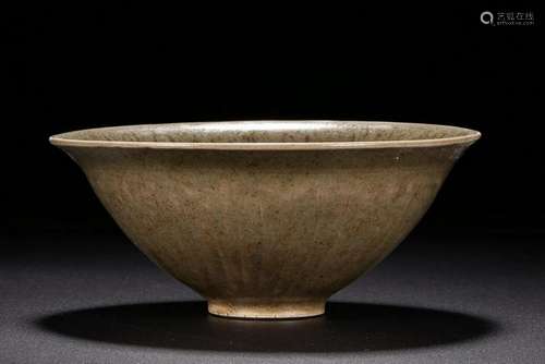 A CARVED YAOZHOU BOWL.SONG PERIOD