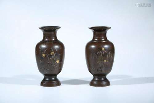 A PAIR OF GOLD-INLAID BRONZE VASES.19TH CENTURY