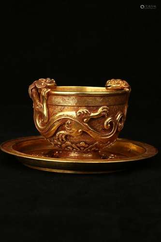 A CARVED GOLD 'DRAGON' CUP AND STAND.ANTIQUE