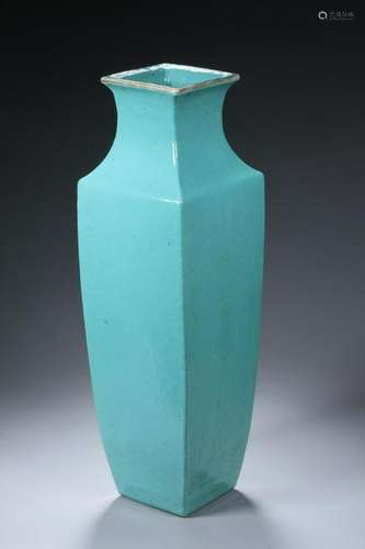 A GREEN-GLAZED VASE.ANTIQUE