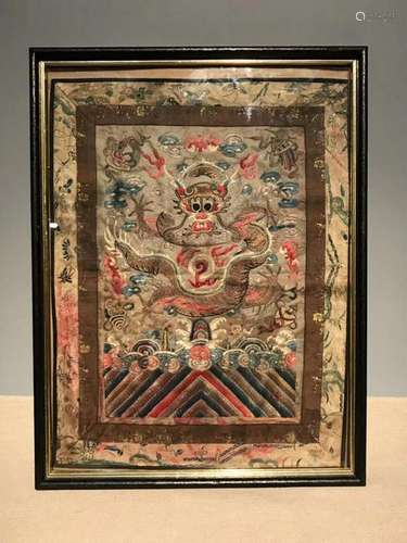 AN EMBROIDERED SILK 'DRAGON'PANEL.QING PERIOD