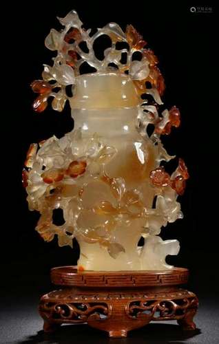 A CARVED AGATE VASE AND COVER.