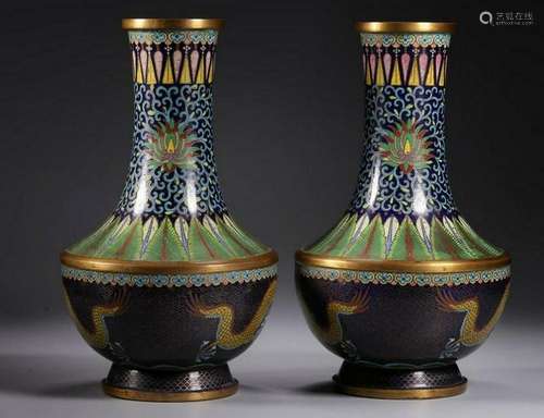 A PIAR OF CLOISONNE ENAMEL VASES.ANTIQUE