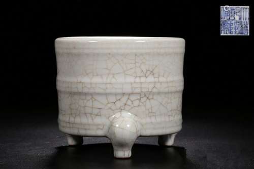 A GE-TYPE TRIPOD CENSER.QING PERIOD