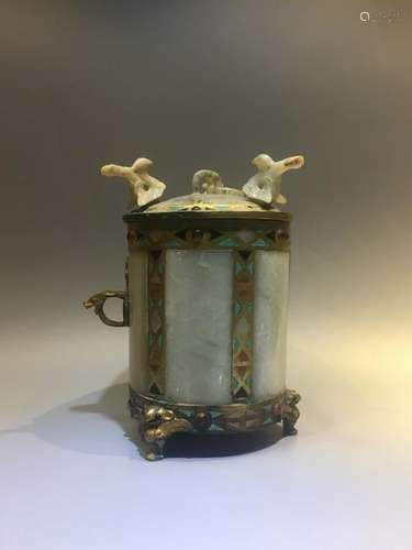 A JADE-INLAID GULT-BRONZE JAR AND COVER.ANTIQUE