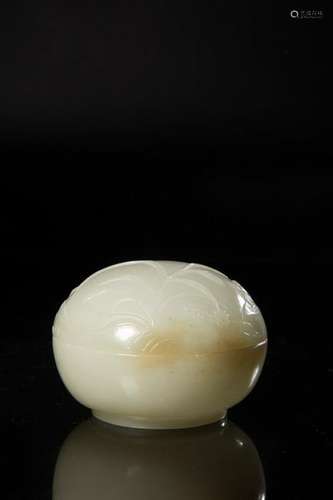 A CARVED WHITE JADE BOX AND COVER.QING PERIOD