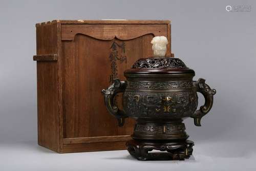 A GOLD-INLAID BRONZE CENSER AND COVER.QING PERIOD