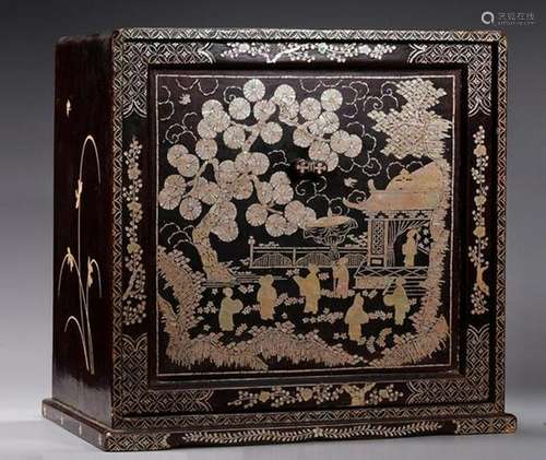 A PERAL-SHEEL INLAID WOOD BOX.ANTIQUE