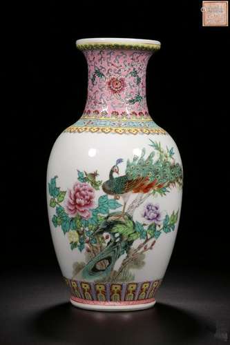 A FAMILLE-ROSE VASE.20TH CENTURY