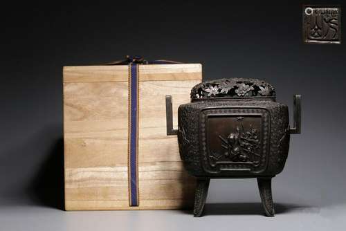 A JAPANESE BRONZE CENSER AND COVER.ANTIQUE