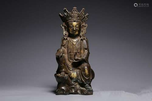 A GILT-BRONZE FIGURE OF GUANYIN.QING PERIOD