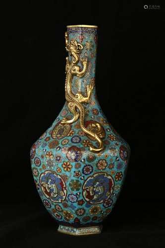 A CLOISONNE ENAMEL DRAGON VASE.QING PERIOD