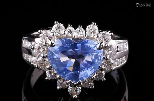 A WHITE-GOLD AND DIAMOND SAPPHIRE RING