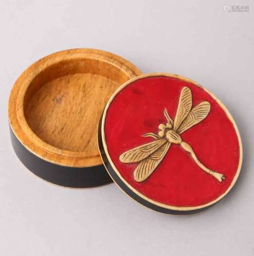 壽山石蜻蜓紋蓋盒
