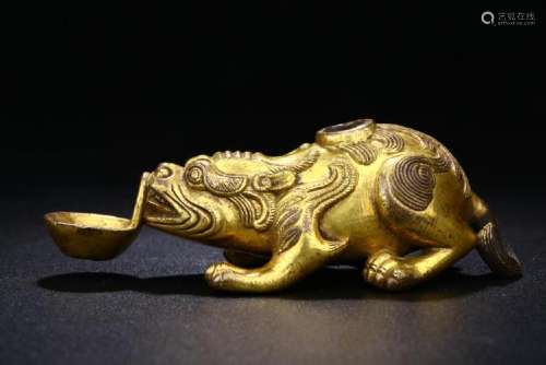 GILT BRONZE AUSPICIOUS BEAST DESK OBJECT