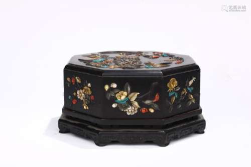 ROSEWOOD CARVED OCTAGONAL BOX WITH GEM-INLAID