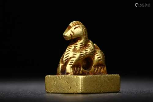 PURE GOLD CARVING OF HORSE KNOB SEAL