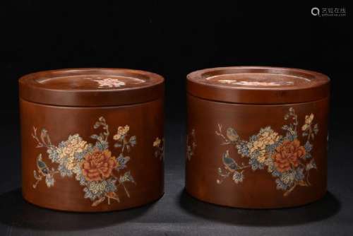 PAIR OF ZISHA FLORAL LIDDED TEA CADDIES