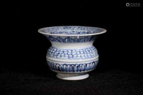 MING DYNASTY BLUE AND WHITE PORCELAIN BIN