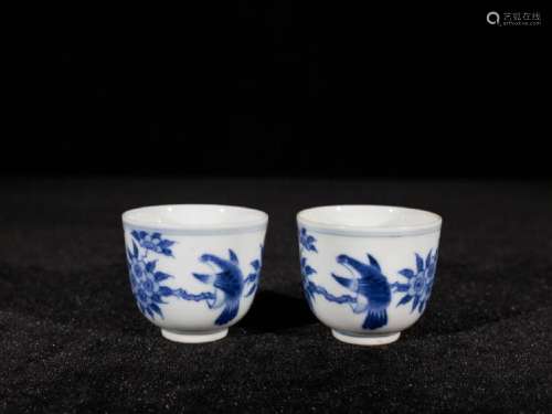 PAIR OF BLUE AND WHITE PORCELAIN CUPS