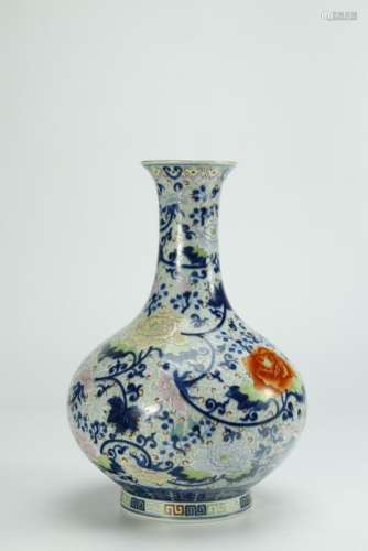Blue and White Vase, Mark Â¡Â§Da Qing Kien Lung Nian