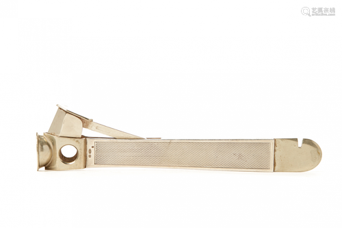 A VINTAGE STERLING SILVER CIGARILLO CUTTER