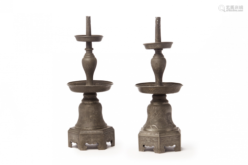 A PAIR OF ANTIQUE CHINESE PEWTER CANDLESTICKS