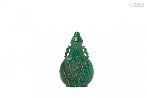 A MALACHITE SNUFF BOTTLE