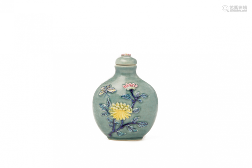 TWO FLORAL PORCELAIN SNUFF BOTTLES