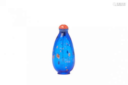 A GOLD AVENTURINE-FLECKED COBALT BLUE GLASS SNUFF BOTTLE