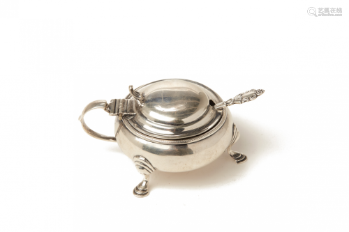 A SILVER MUSTARD POT WITH A SPOON